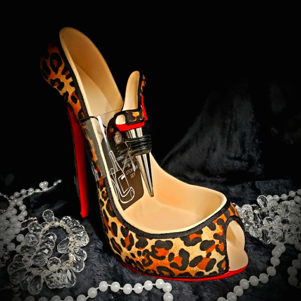 🔥 Louboutin Leopard Heel Wine Holder/Cork
